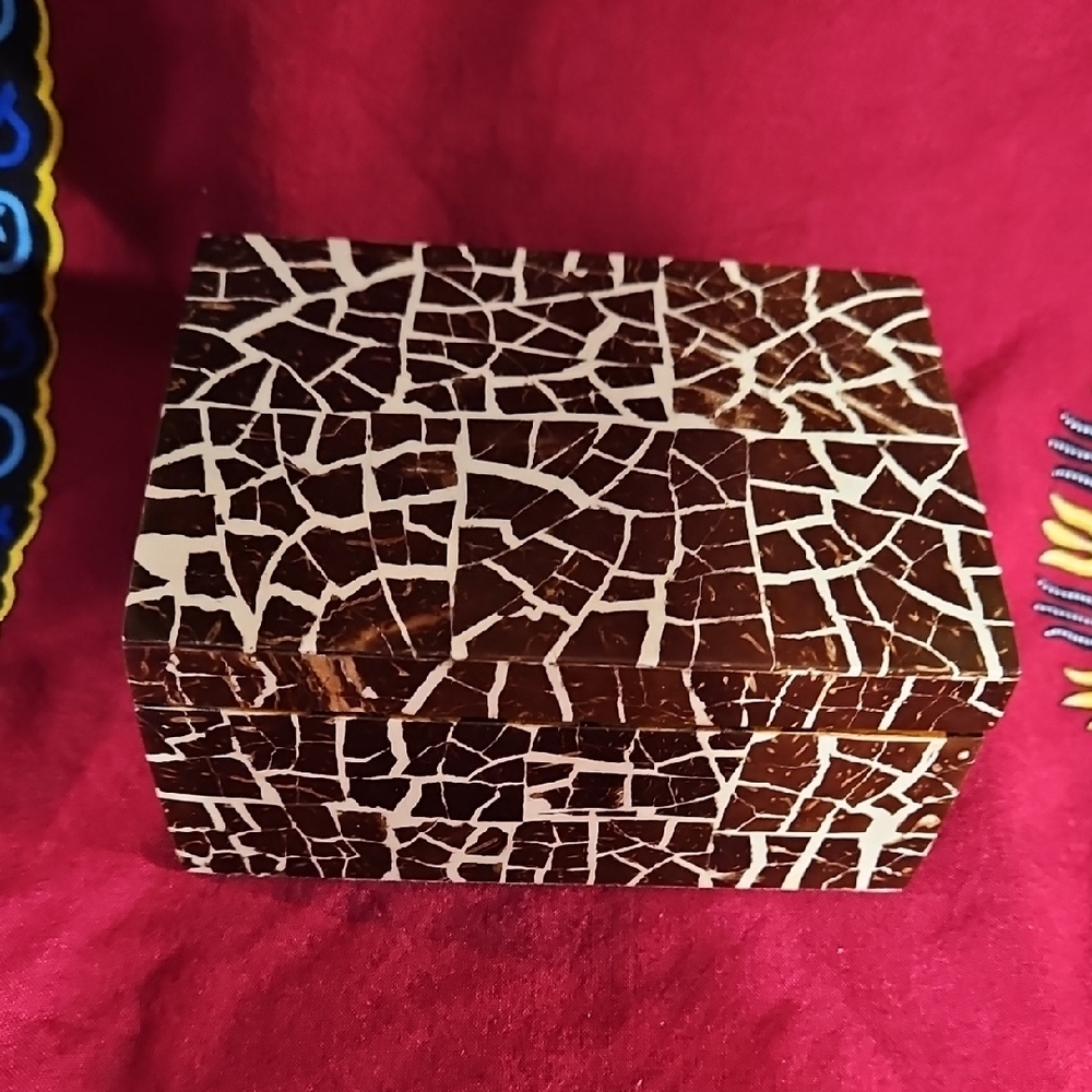 Vintage Handcrafted Wooden Jewelry Box Cracked Eggshell Mosaic Inlay
